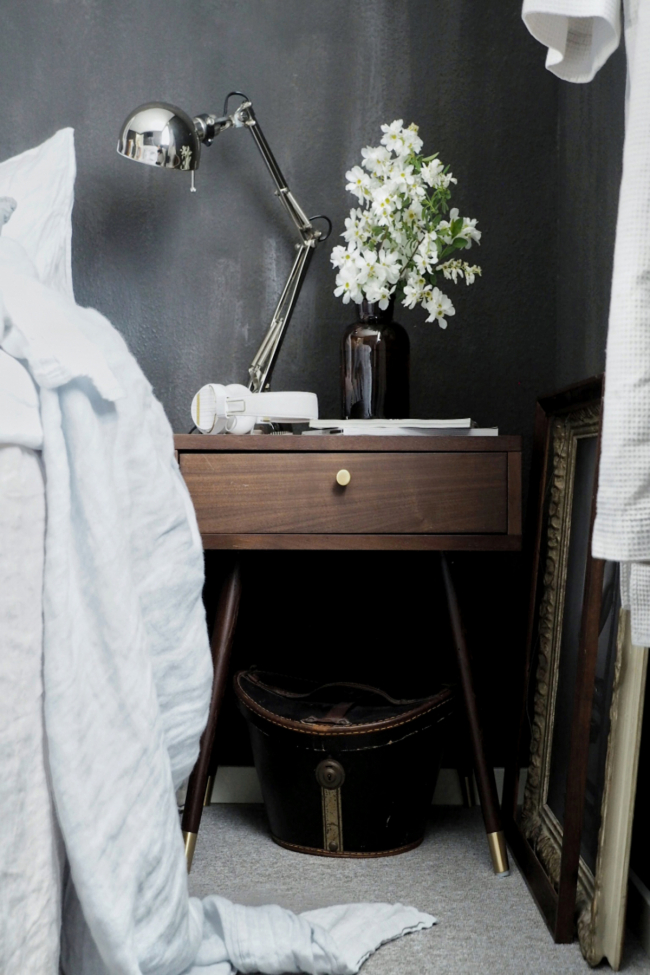 Comodino 'Prime' - Noce/Ottone