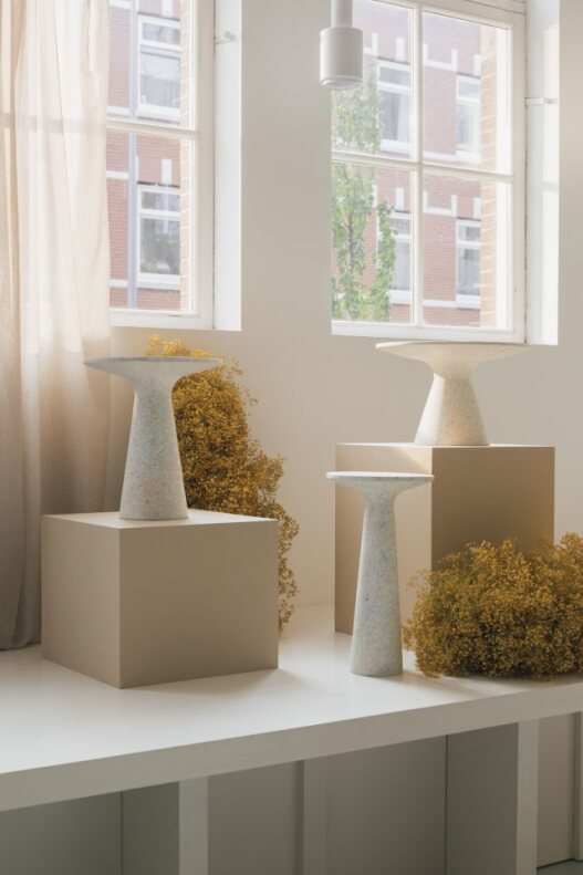 Tavolino 'Victoria' - Realizzato con giocattoli di plastica riciclati