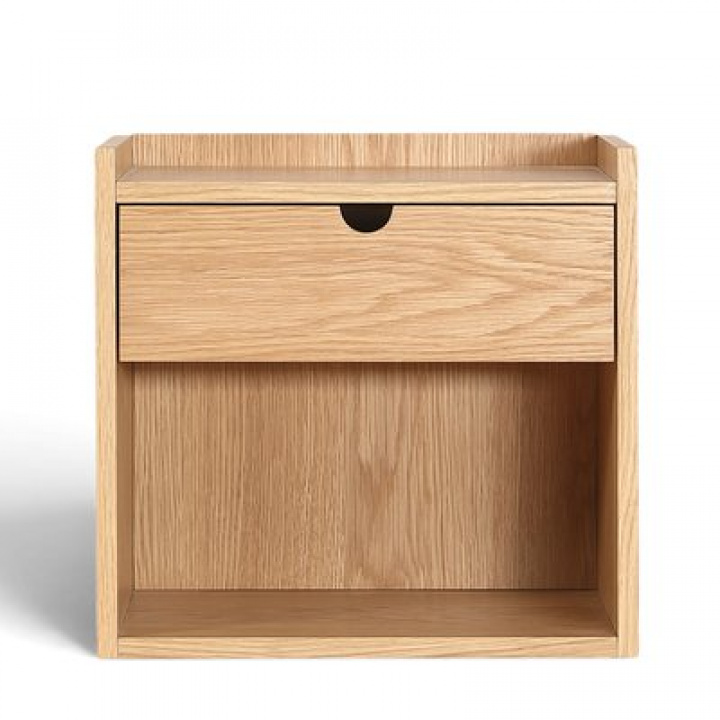 Comodino \'Mellby\'- Quercia nel gruppo Mobili / Tavoli / Comodini presso Reforma (1199-natural)